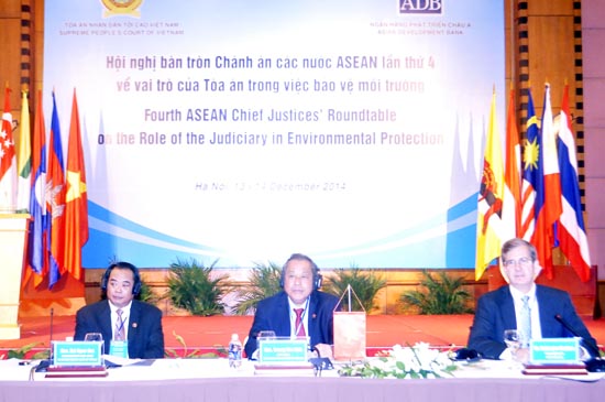 ໄຂກອງປະຊຸມໂຕະມົນປະທານສານບັນດາປະເທດອາຊຽນກ່ຽວກັບສິ່ງແວດລ້ອມຄັ້ງທີ 4